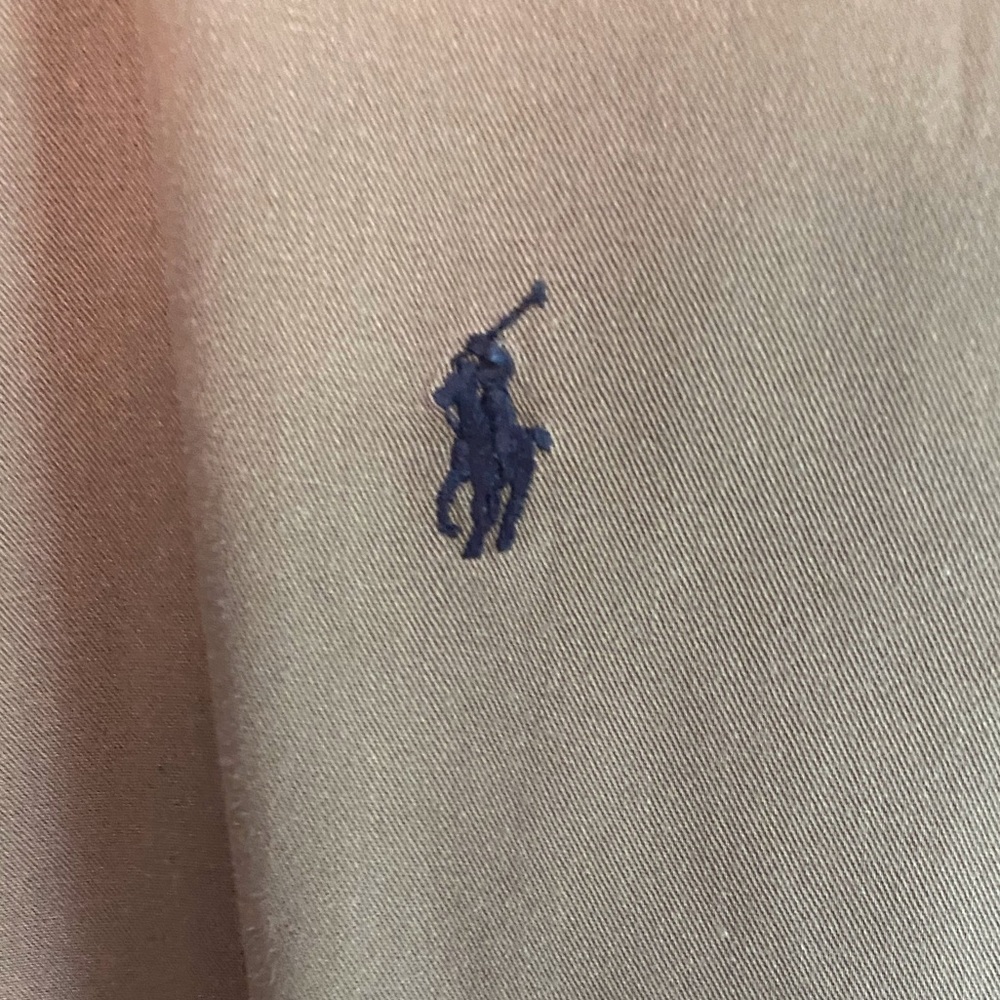 Button down - Picture 3 of 3